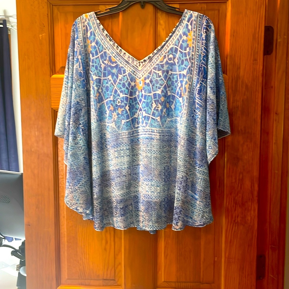 Compliments size medium tunic style short sleeve top blue, white, brown